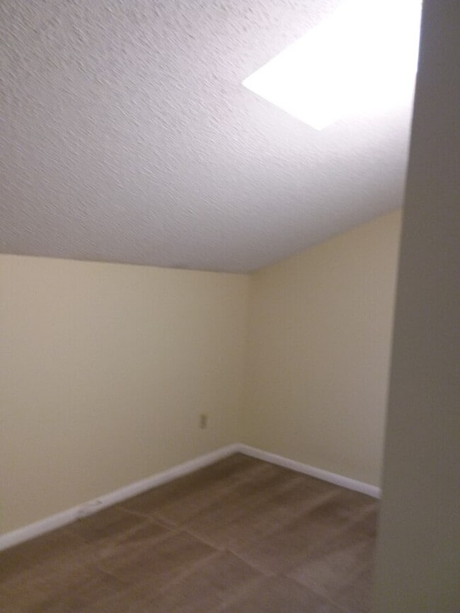 Building Photo - Two Bedroom Townhouse Near NAS Jax