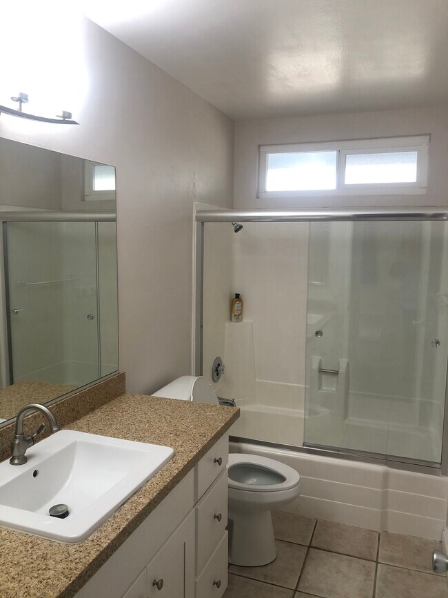 Second Bathroom - 39 Thicket