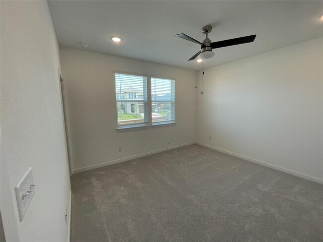 Building Photo - 173 Golden Bell Wy