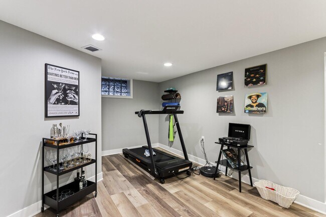 Building Photo - 6463 N Garden Grove Ln