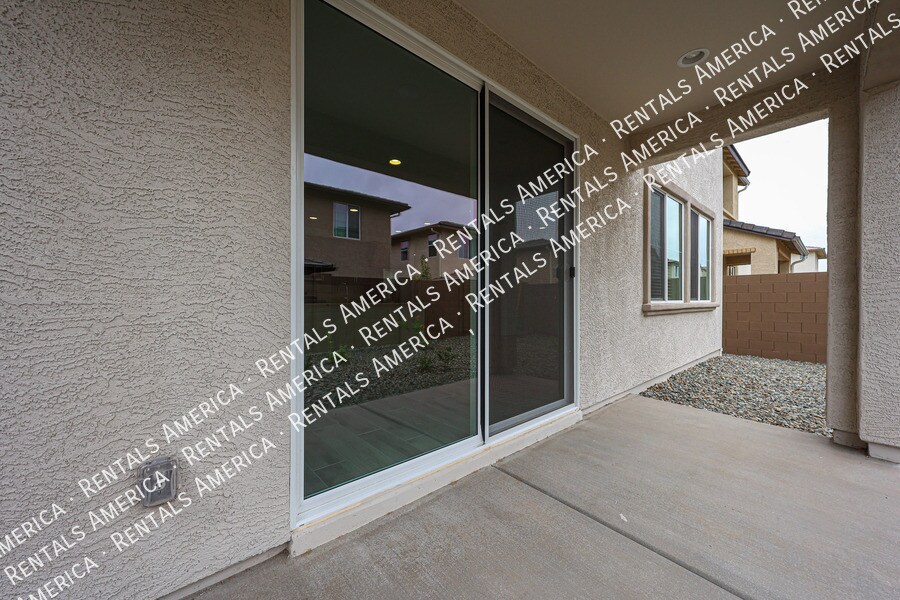 Building Photo - 10151 E Ulysses Ave