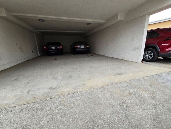 Building Photo - All Bed& Bath at 1st 2CAR Assigned Parking Space at back with access alley,tile &laminate floorin...