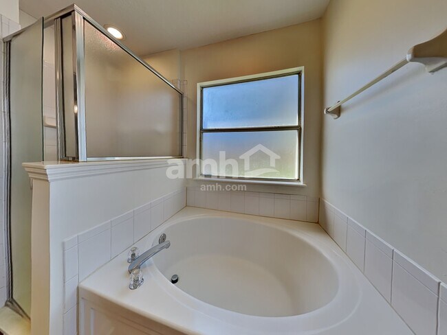 Building Photo - 716 Sid Dr