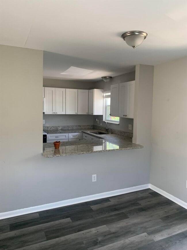 Building Photo - 207 State Rd 207