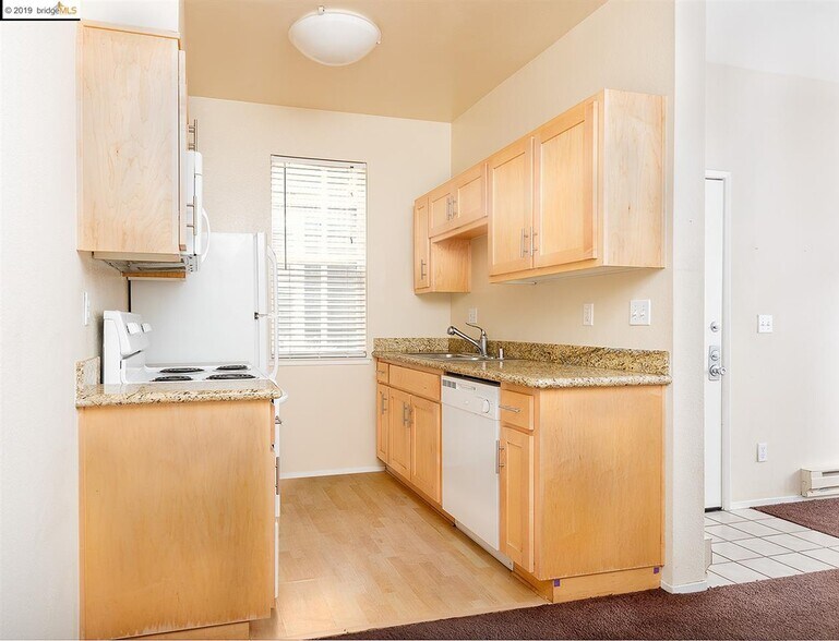 Building Photo - 21 Bayside Ct