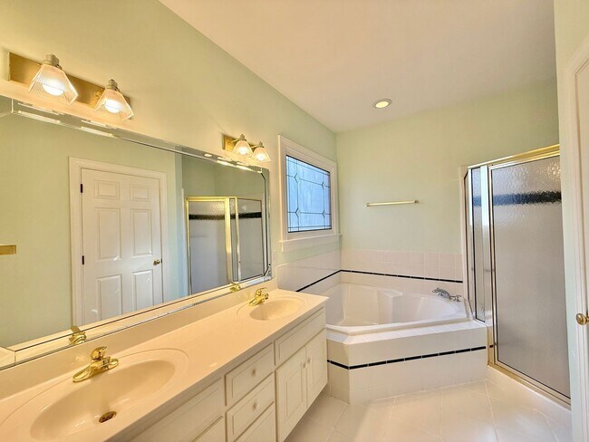 Building Photo - Charming 3BD, 2BA Raleigh Ranch-Style Home in a Quiet Neighborhood Near Crabtree Valley Mall, RDU...