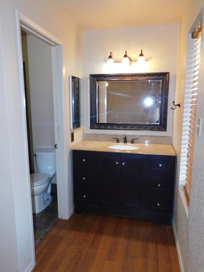 Building Photo - 4 BEDROOM HOME IN COLLEGE PARK!