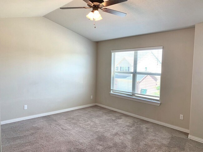 Building Photo - Townhome for Rent in Rogers - 3 bedrooms, ...