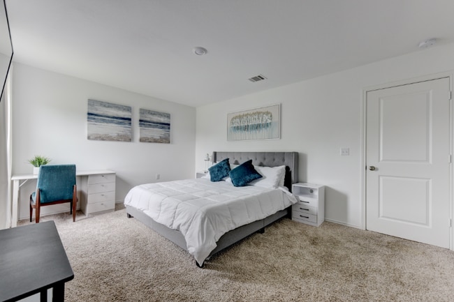 Building Photo - 2204 Nightview Dr