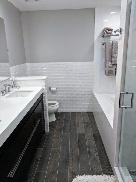 Master Bath - 758 N Larrabee St