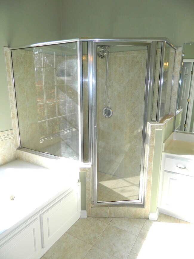 Building Photo - 1101 Brighton Dr