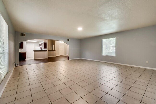 Building Photo - 15846 Blueridge Rd