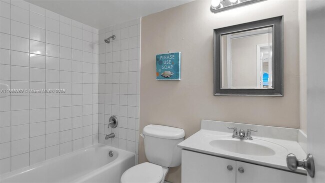 Building Photo - 10661 SW 108th Ave