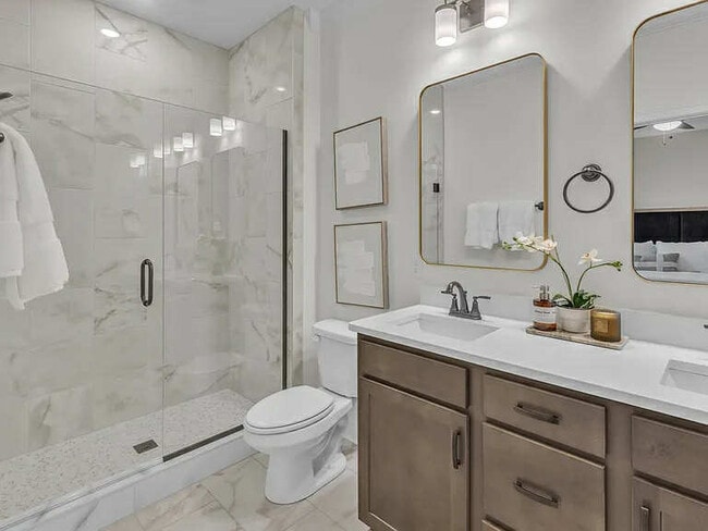 Building Photo - 1565 W Farmville Rd