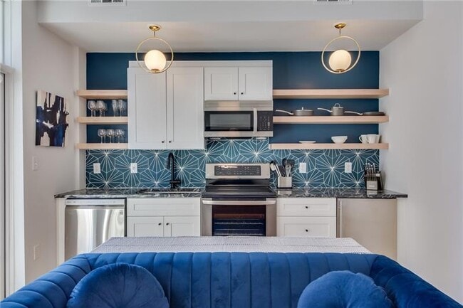 Building Photo - 208 12th St NE