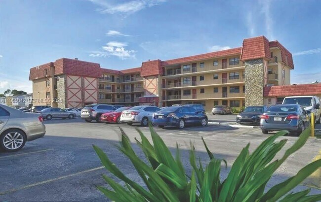 Building Photo - 1325 W 68th St