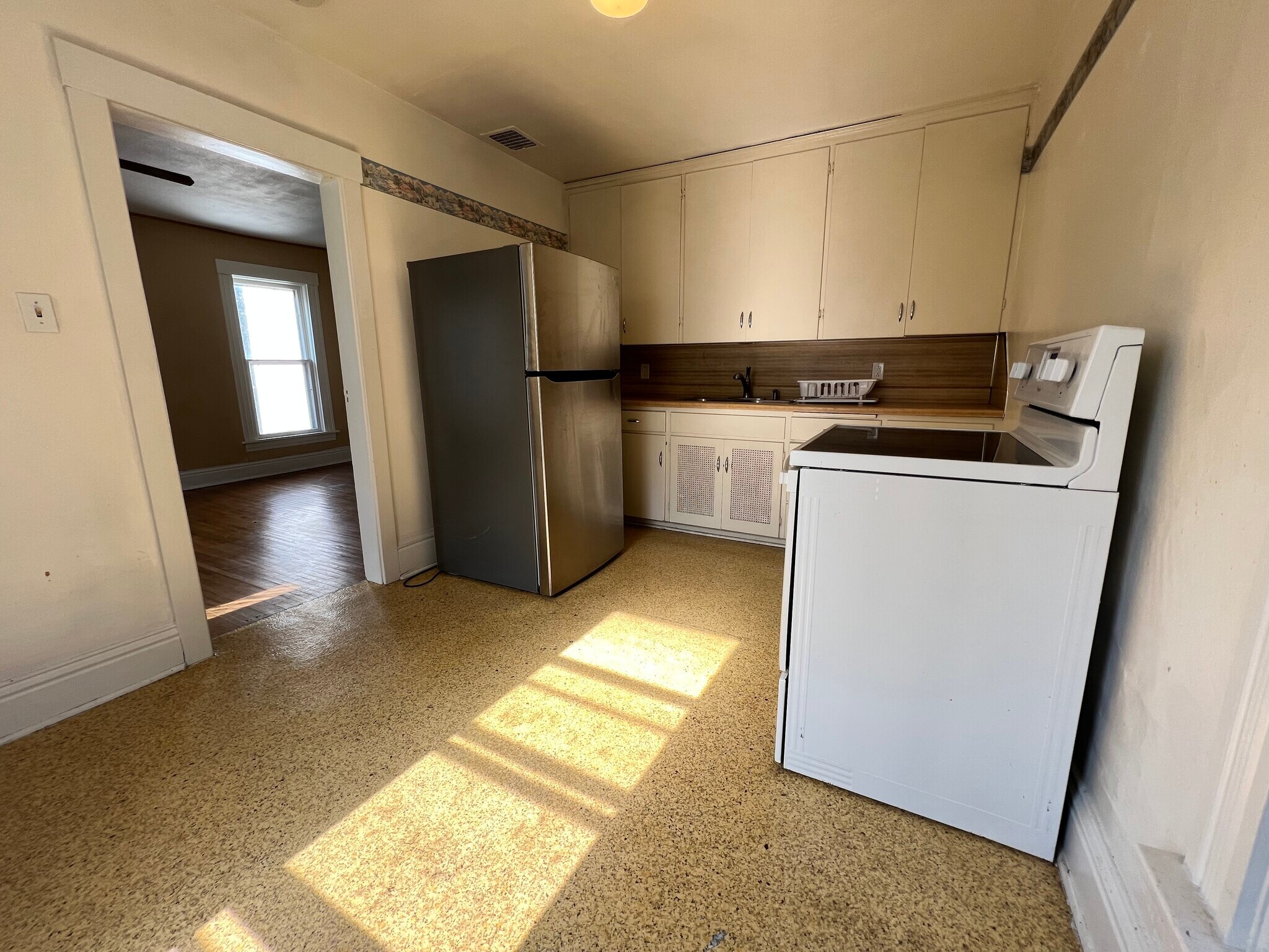 Kitchen - 900 W Parker St