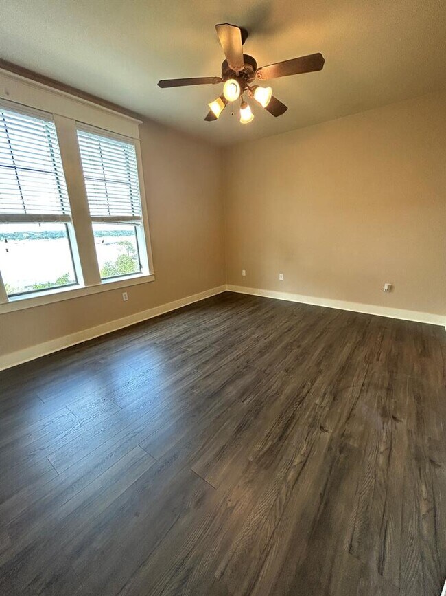 Building Photo - 6608 Lantern View Dr