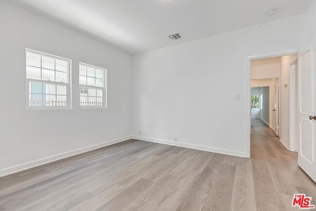 Building Photo - 212 N Palm Dr