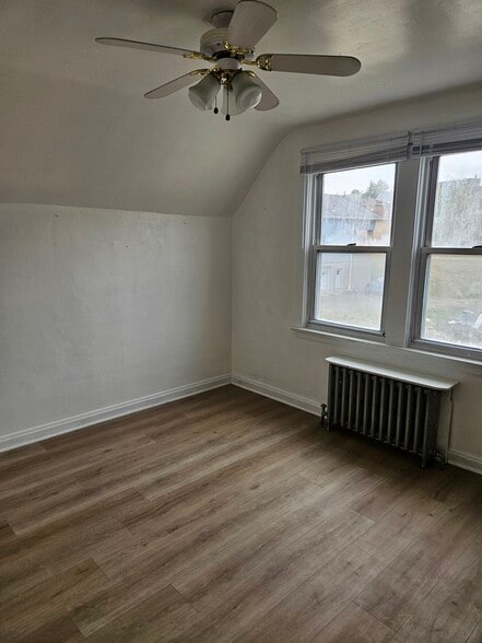 Building Photo - 113 Sellitti Ln