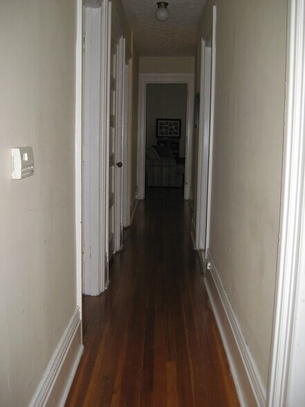 Building Photo - 17 S Goodman St