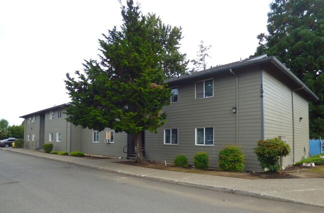 Building Photo - Rent Special: FREE September's Rent!! Second Floor 3 Bedroom apartment