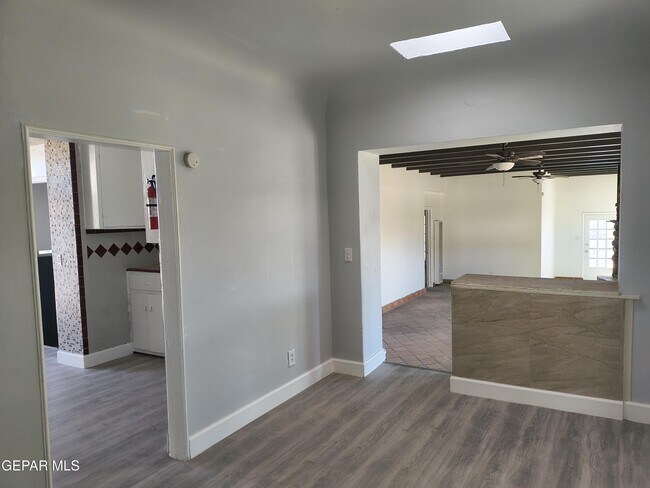 Building Photo - 714 N San Marcial St