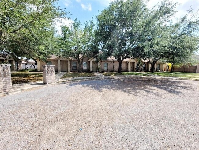 Building Photo - 2402 Tahiti Dr