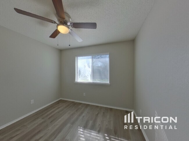 Building Photo - 5605 Northfield Dr