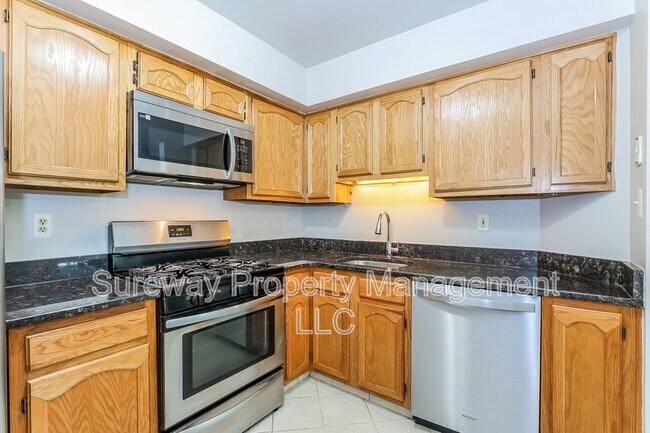 Building Photo - 108 Lowell Ct