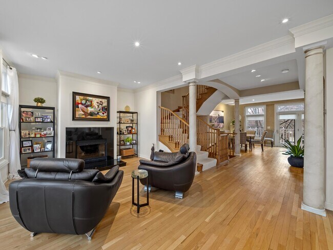 Building Photo - 2048 Valor Ct