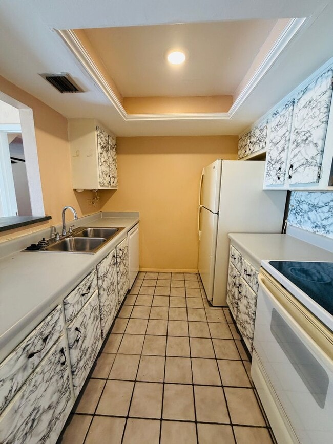 Building Photo - ? $500 OFF FIRST MONTH’S RENT! ?Cozy 2Bed 2Bath Apartment
