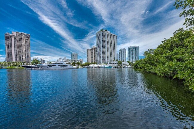 Building Photo - 19999 E Country Club Dr