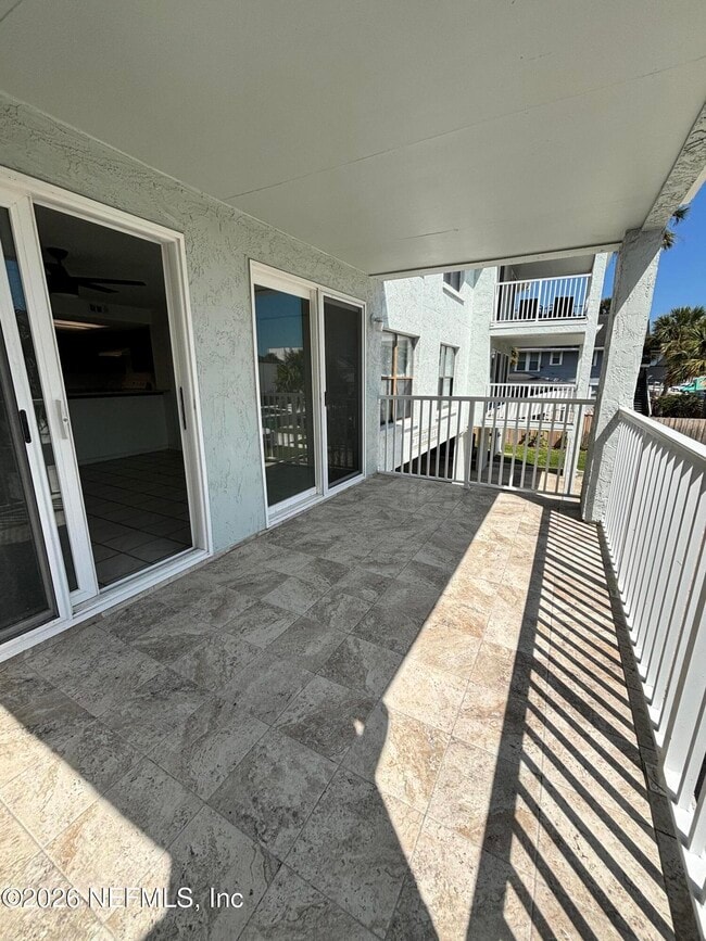 Building Photo - 221 6th St S