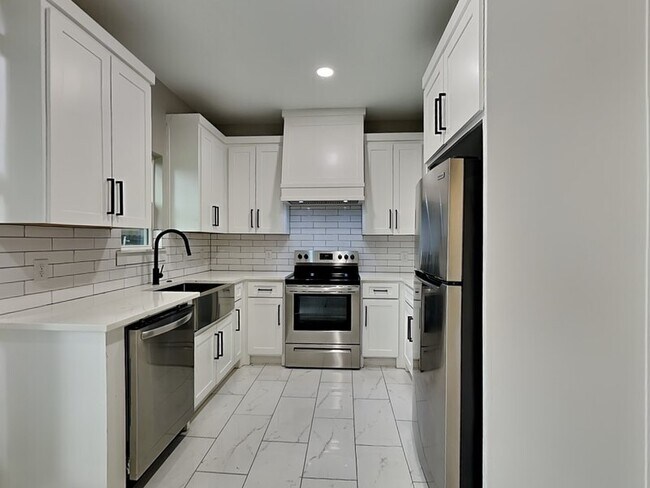 Building Photo - 111 Foster Ln