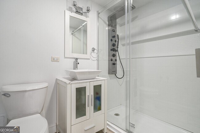 Building Photo - 2285 Peachtree Rd NE