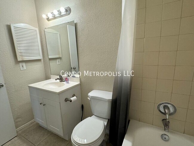 Building Photo - 6178 Westgate Dr