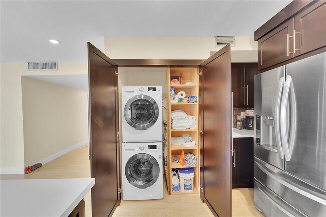 Building Photo - 1401 S Ocean Dr