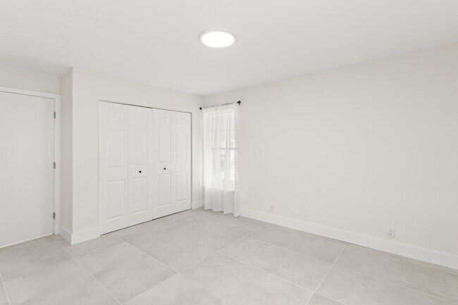 Building Photo - 733 Nantucket Cir