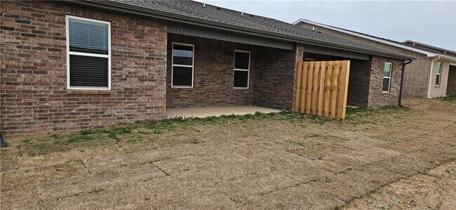 Building Photo - 527 NW 69th Ave