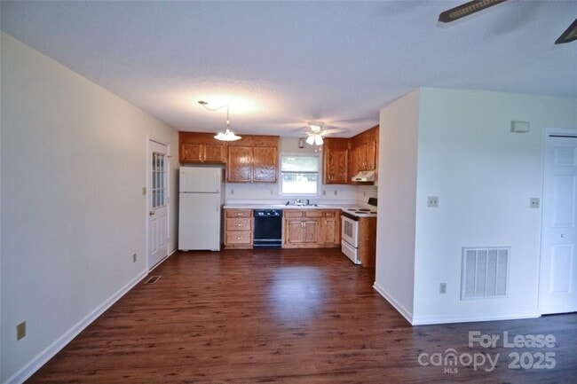 Building Photo - 3711 Dorothys Ln