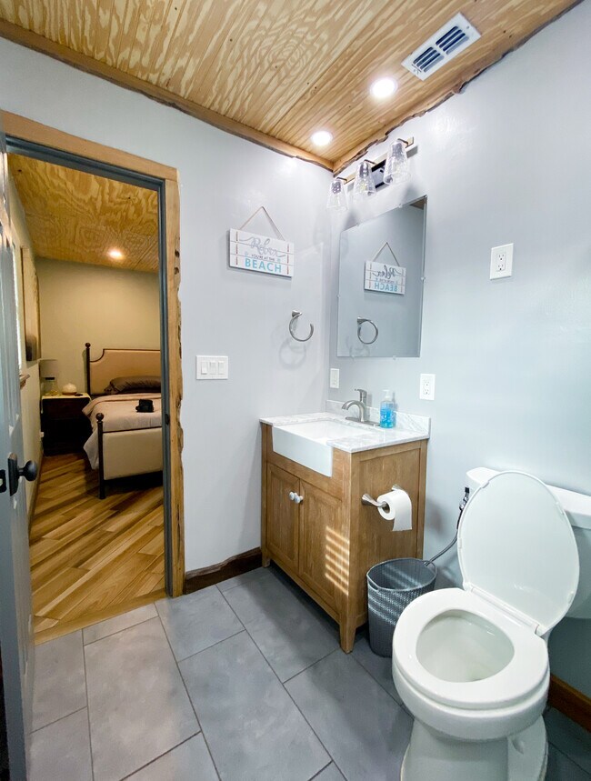 Building Photo - 105 21st Ave