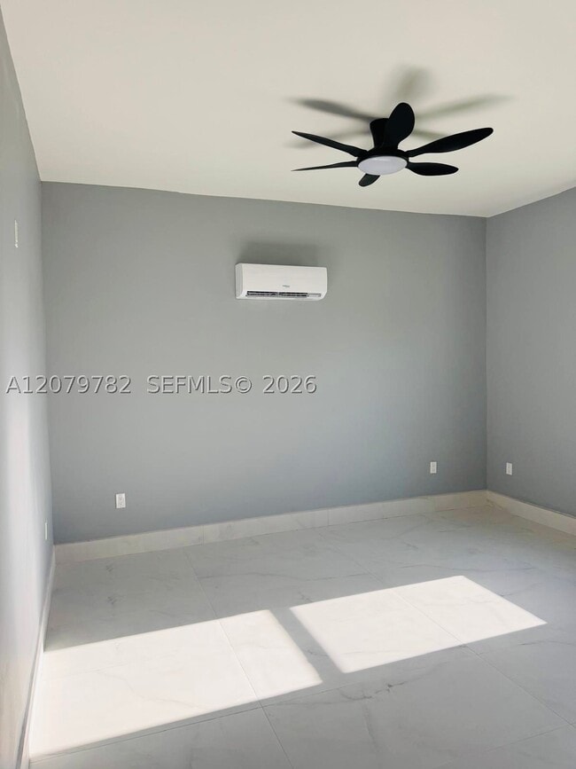 Building Photo - 401 Lexington Dr