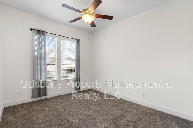 Building Photo - 121 Cedar Ln