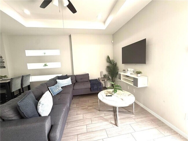 Building Photo - 1303 W Heritage Dr