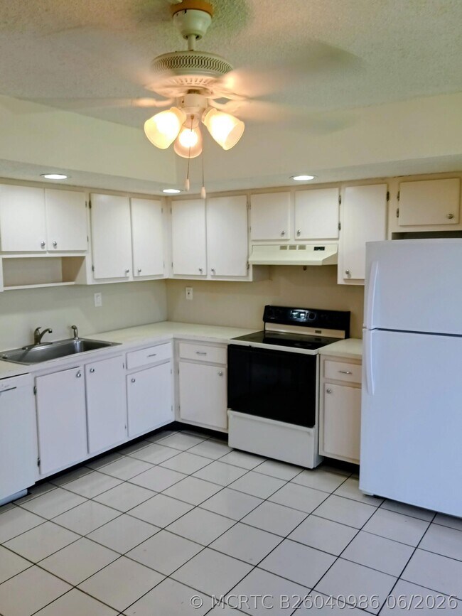 Building Photo - 8015 SW 107th Ave