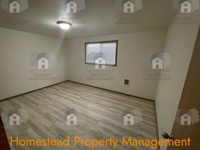 Building Photo - 659