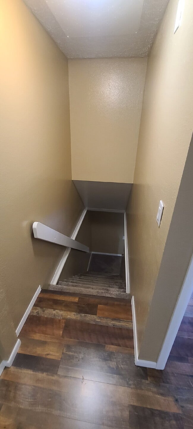 Building Photo - 2 Bed / 1.5 Bath Townhome with Garage, Located near Downtown Elizabeth!