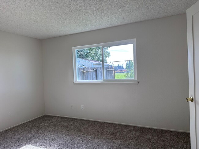 Building Photo - Excellent Florin Area 3bd/2bath home updat...