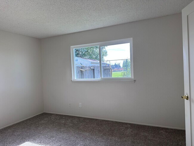 Building Photo - Excellent Florin Area 3bd/2bath home updated and nice!